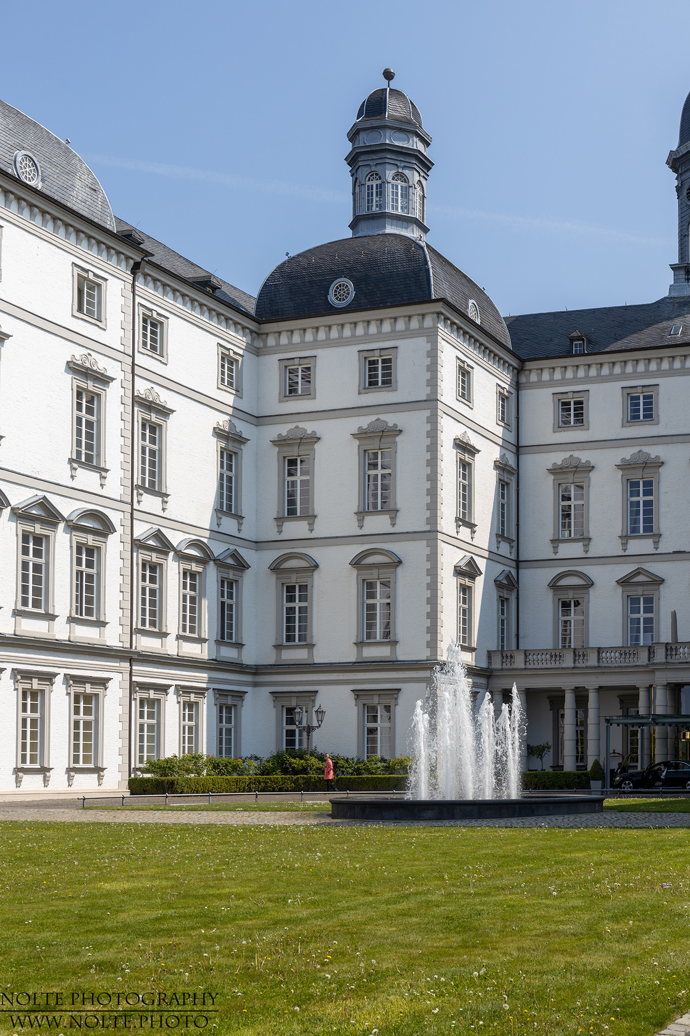 Der Springbrunnen vor dem Schloss