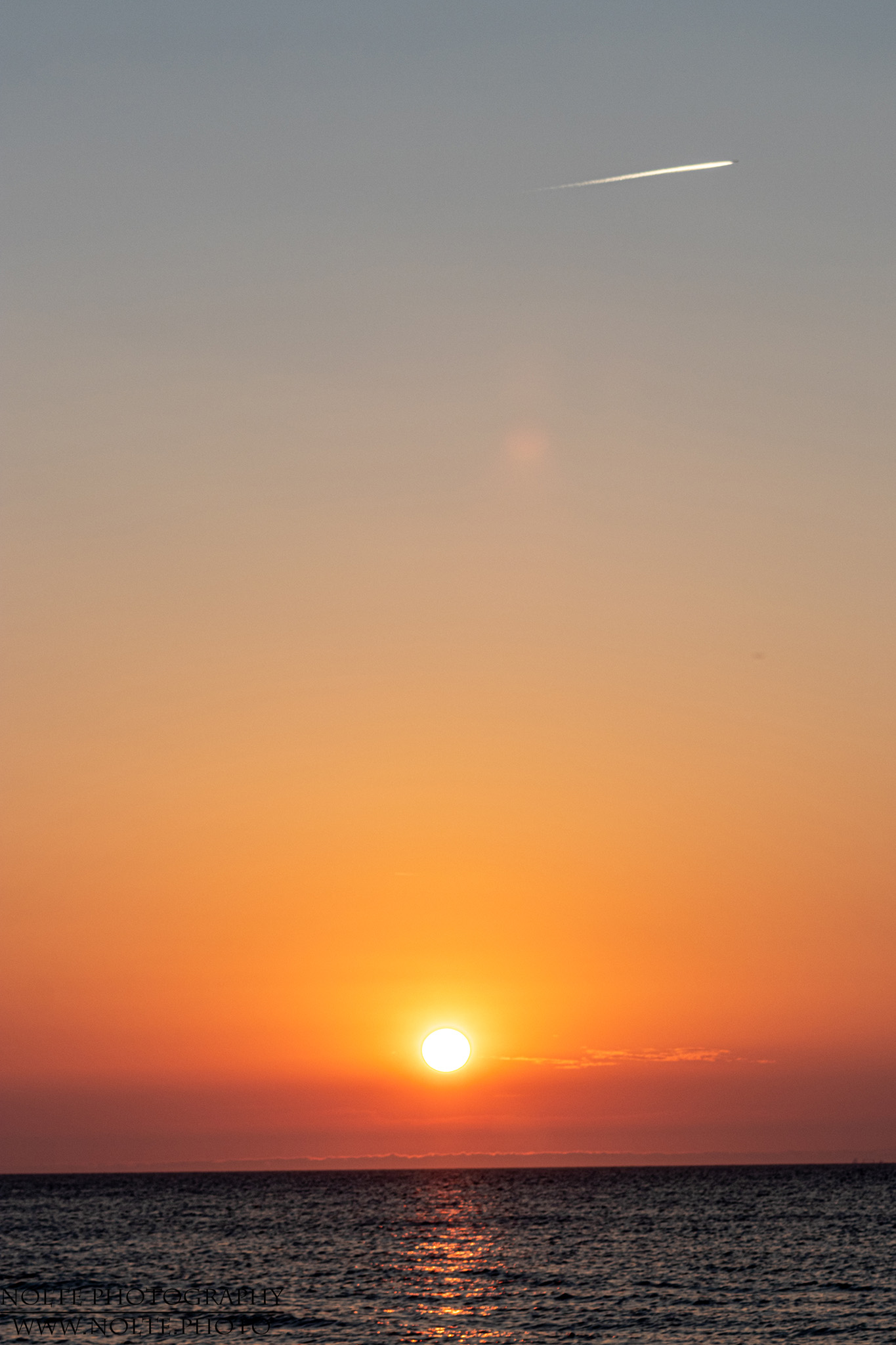 Flug in den Sonnenuntergang