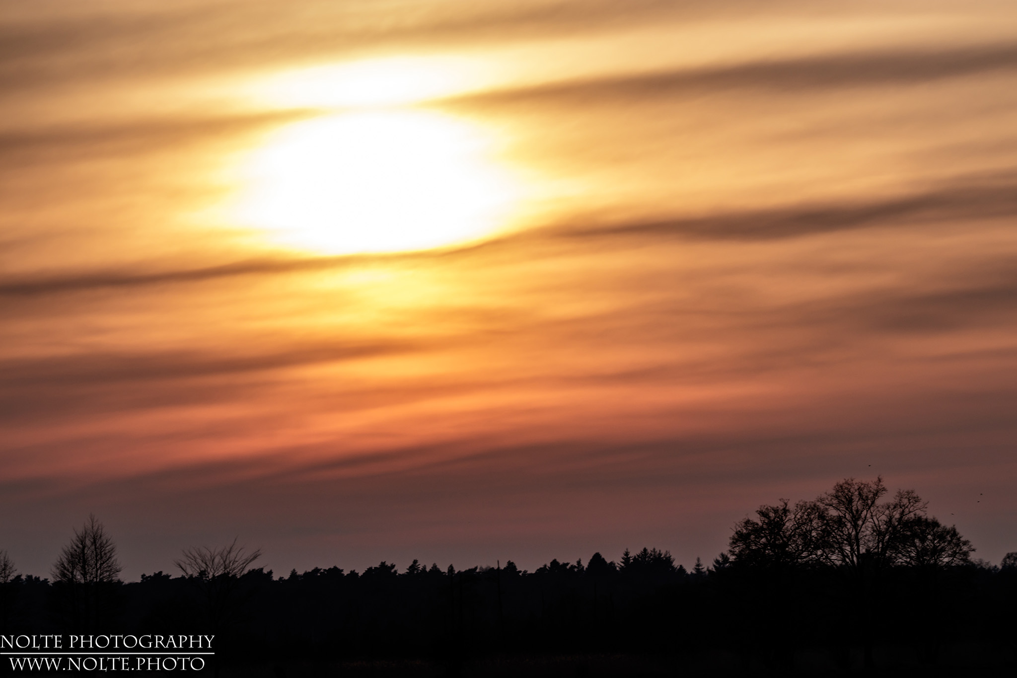 Wolkiger Sonnenuntergang