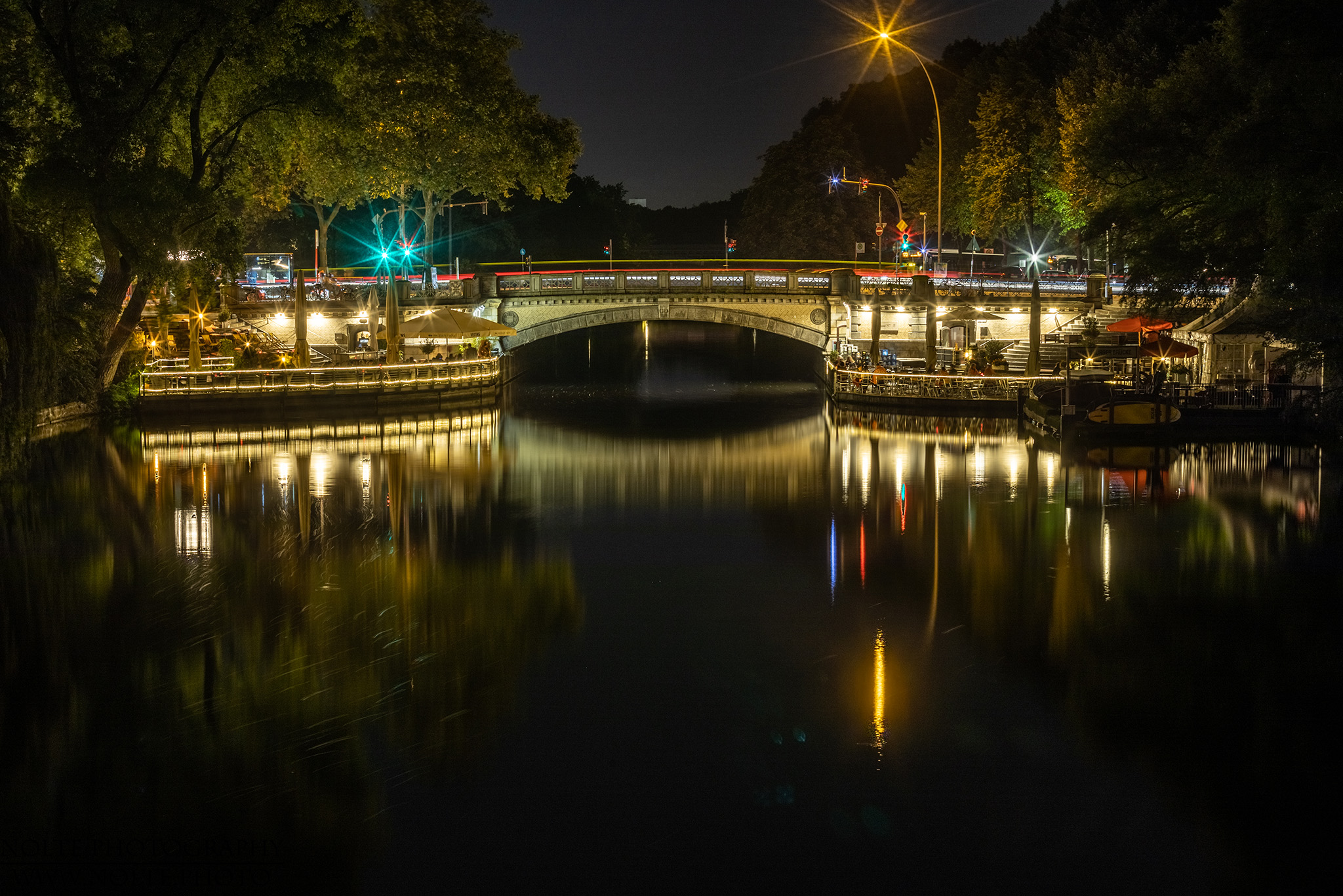 Blick von der Schwanenwikbrücke zur Spanischen Treppe und Mundsburger Damm