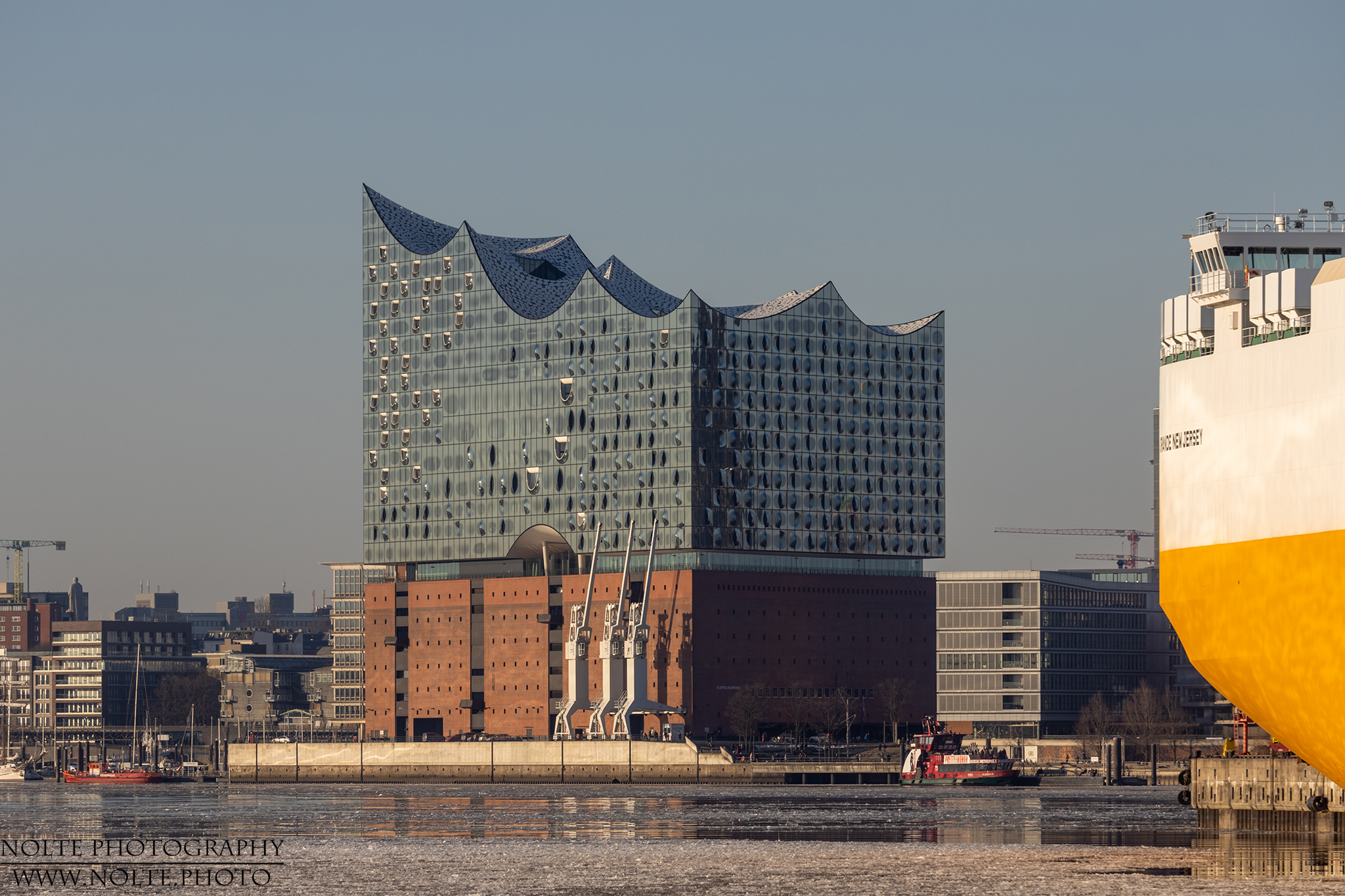 Blick vom Museumshafen zur Elphi