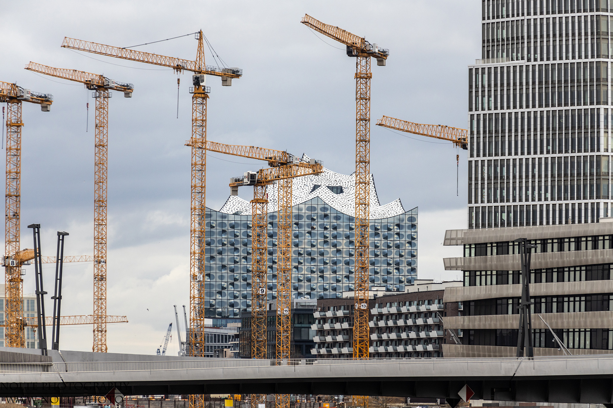Hamburg hat auch andere Kräne...