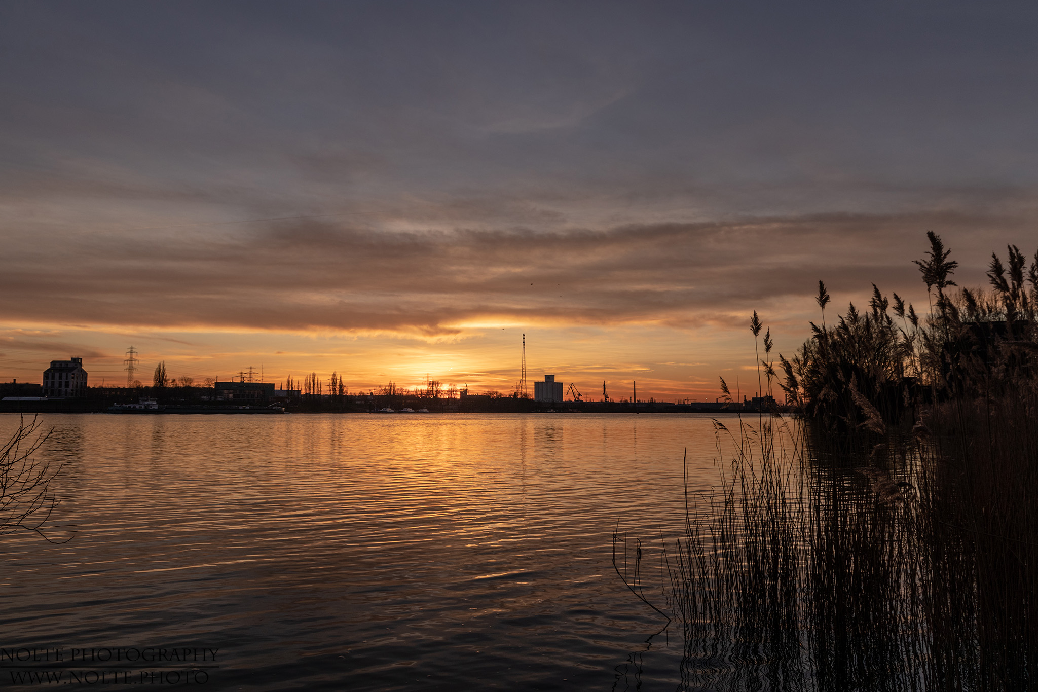 Sonnenuntergang an der Elbe
