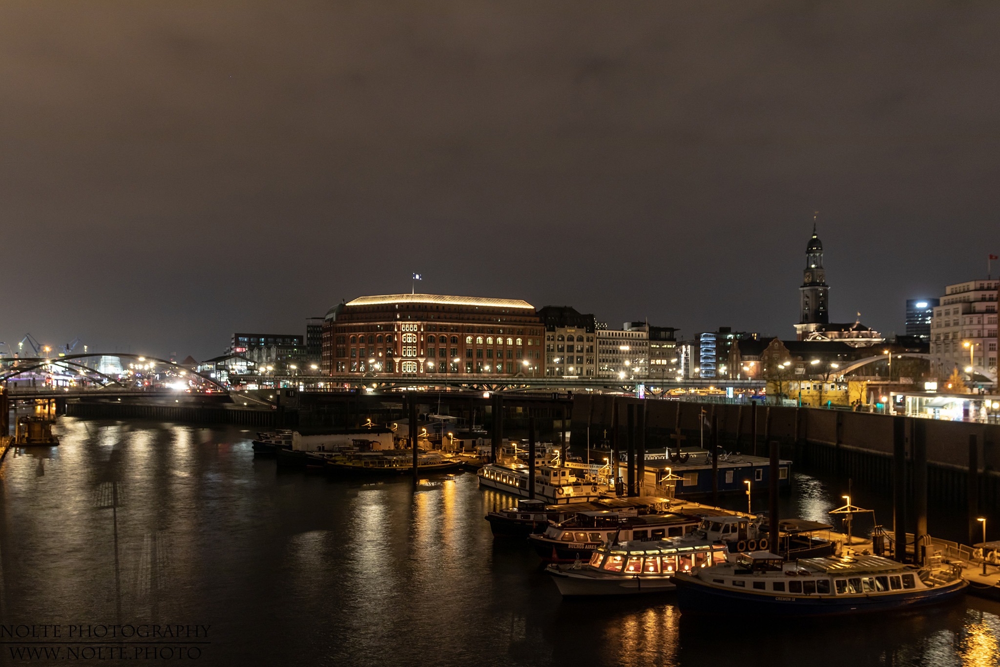 Nachtruhe in den Hamburger Hafenbecken