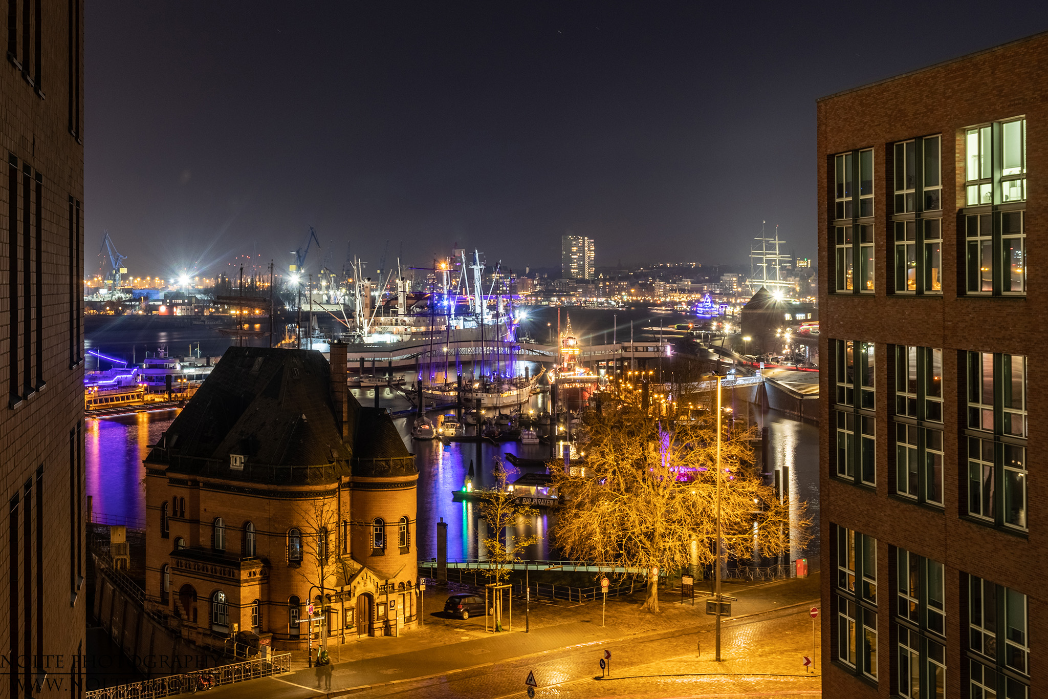Blick auf den hafen und die Hafenpolizeiwache