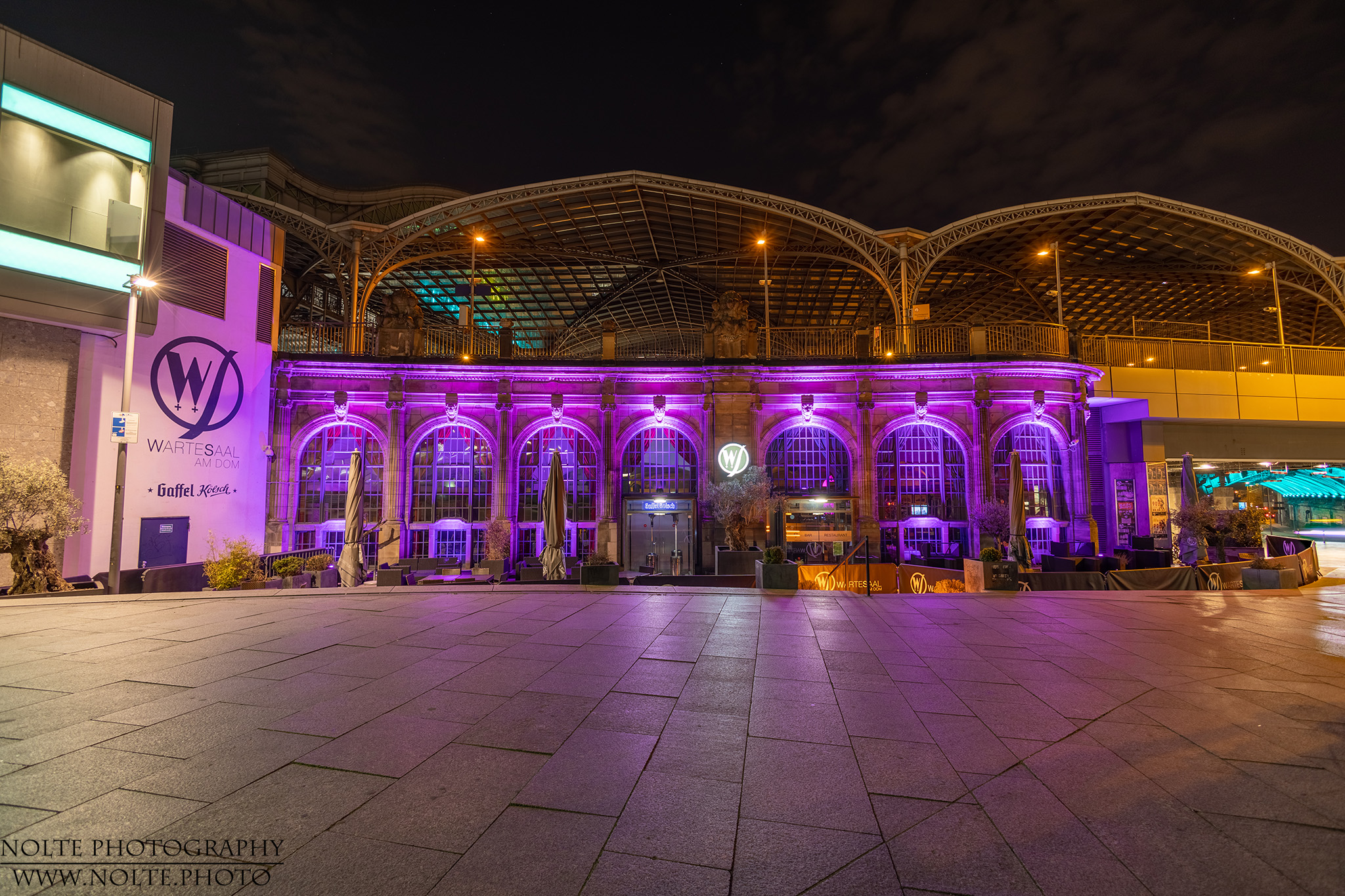 Cafe "Wartesaal" unter dem Kölner Hauptbahnhof
