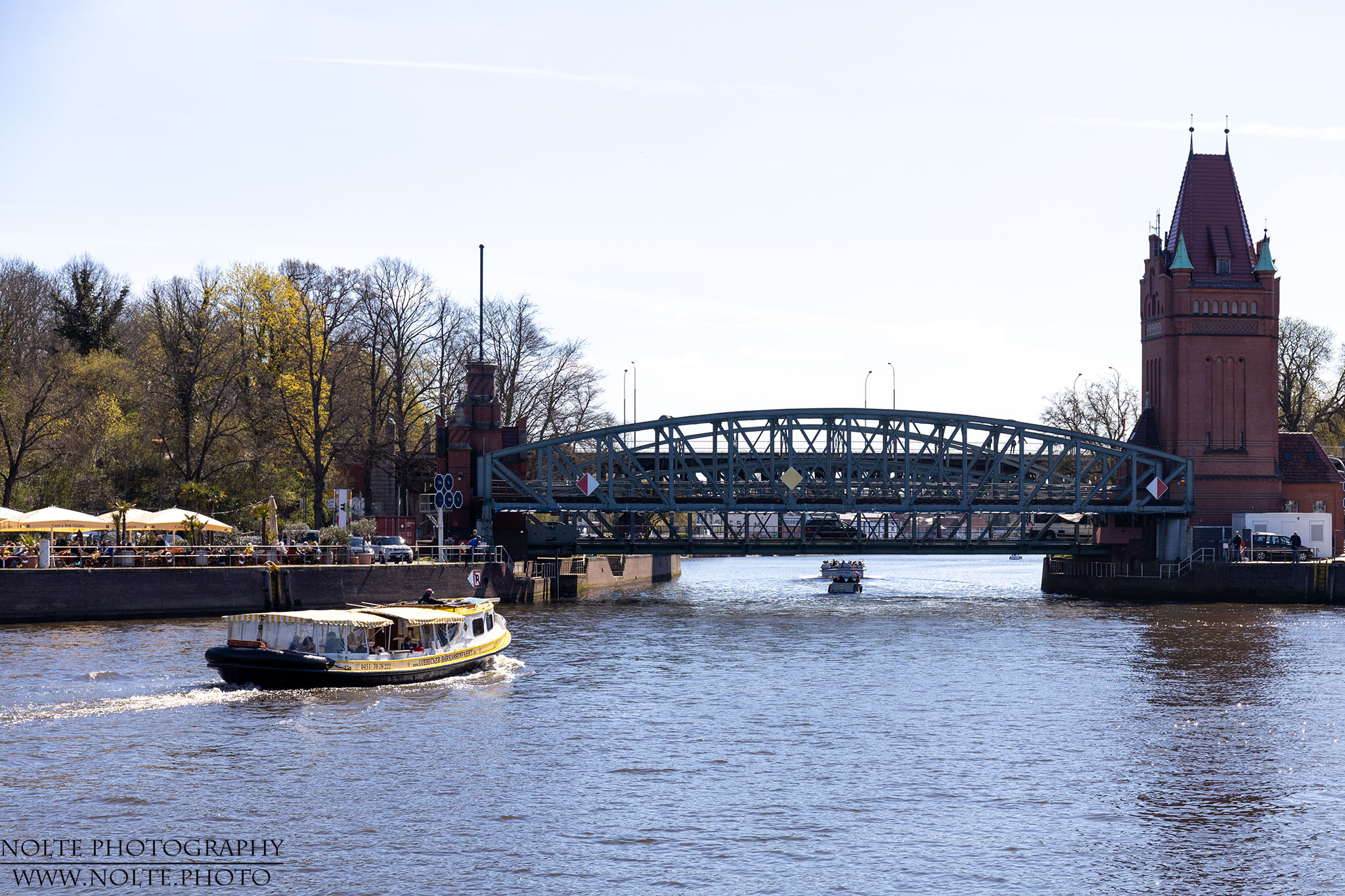 Auf dem Weg zur historischen Hubbrücke in Lübeck, als sie noch Vollständig war.