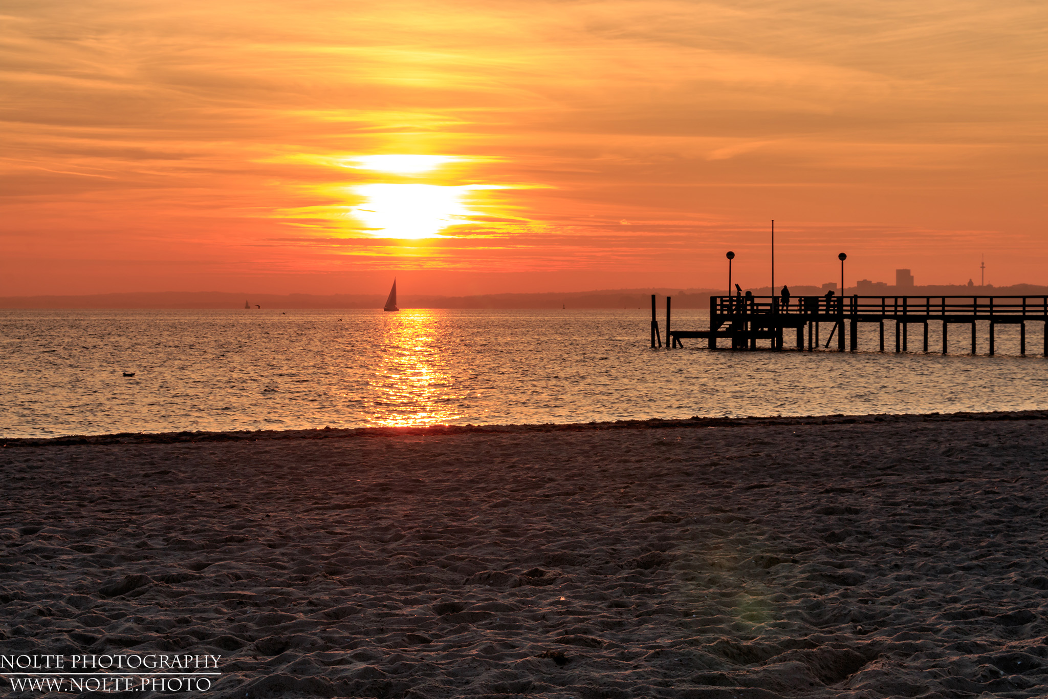 Segeln in den Sonnenuntergang