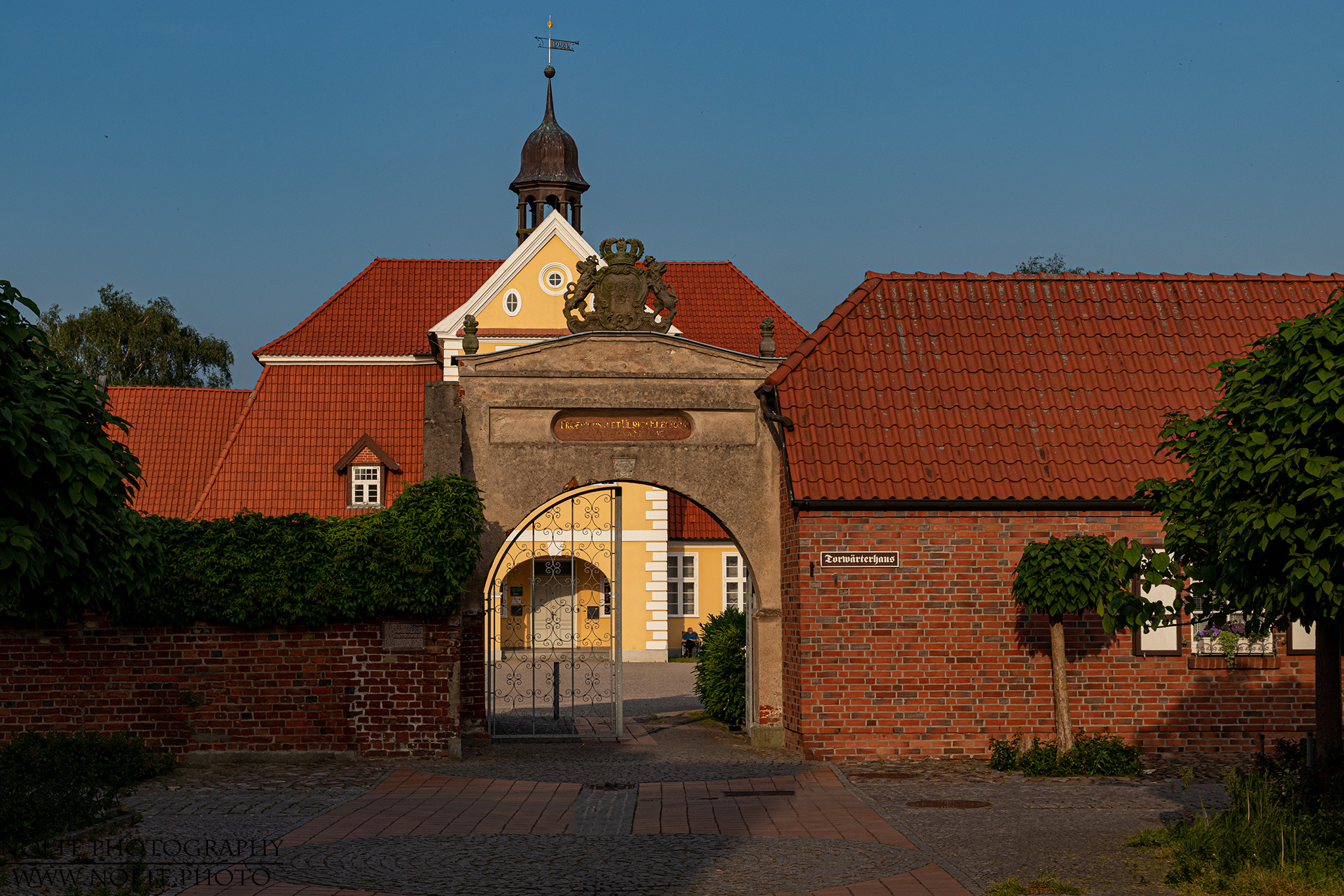 Tor zu einem Innenhof in Barth