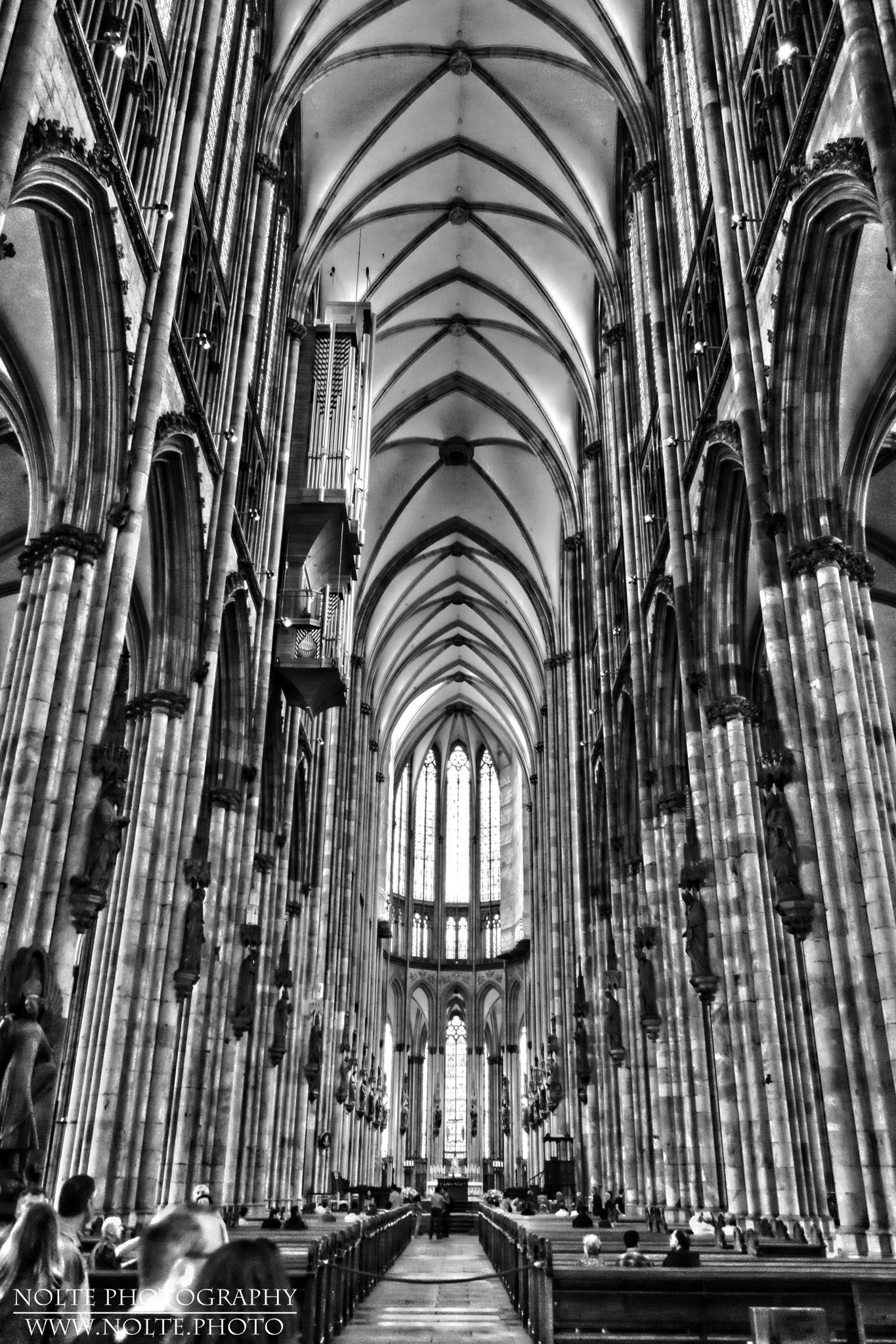 Blick in die Kathedrale des Kölner Dom