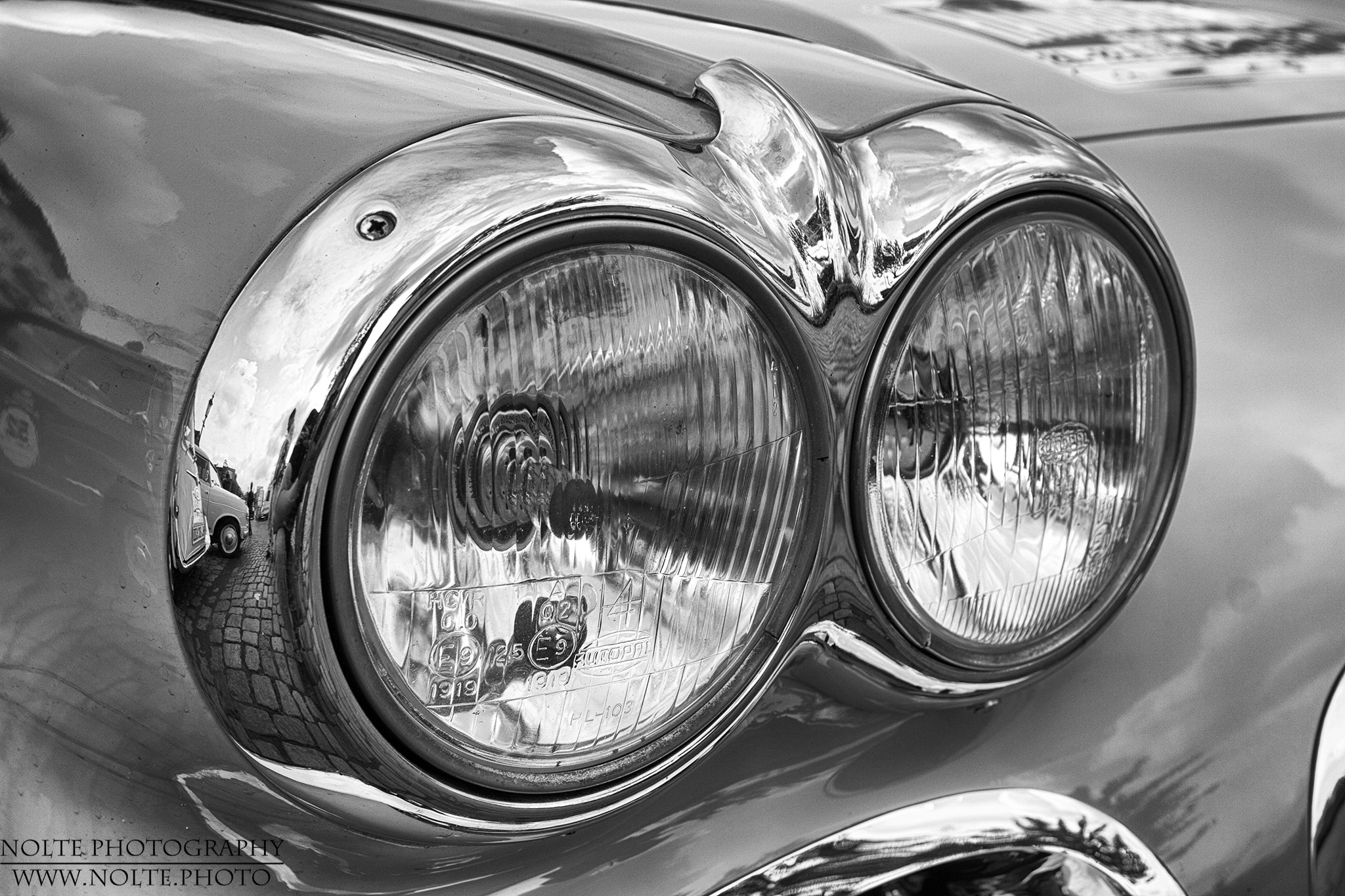 Frontscheinwerfer einer frühen Corvette C1