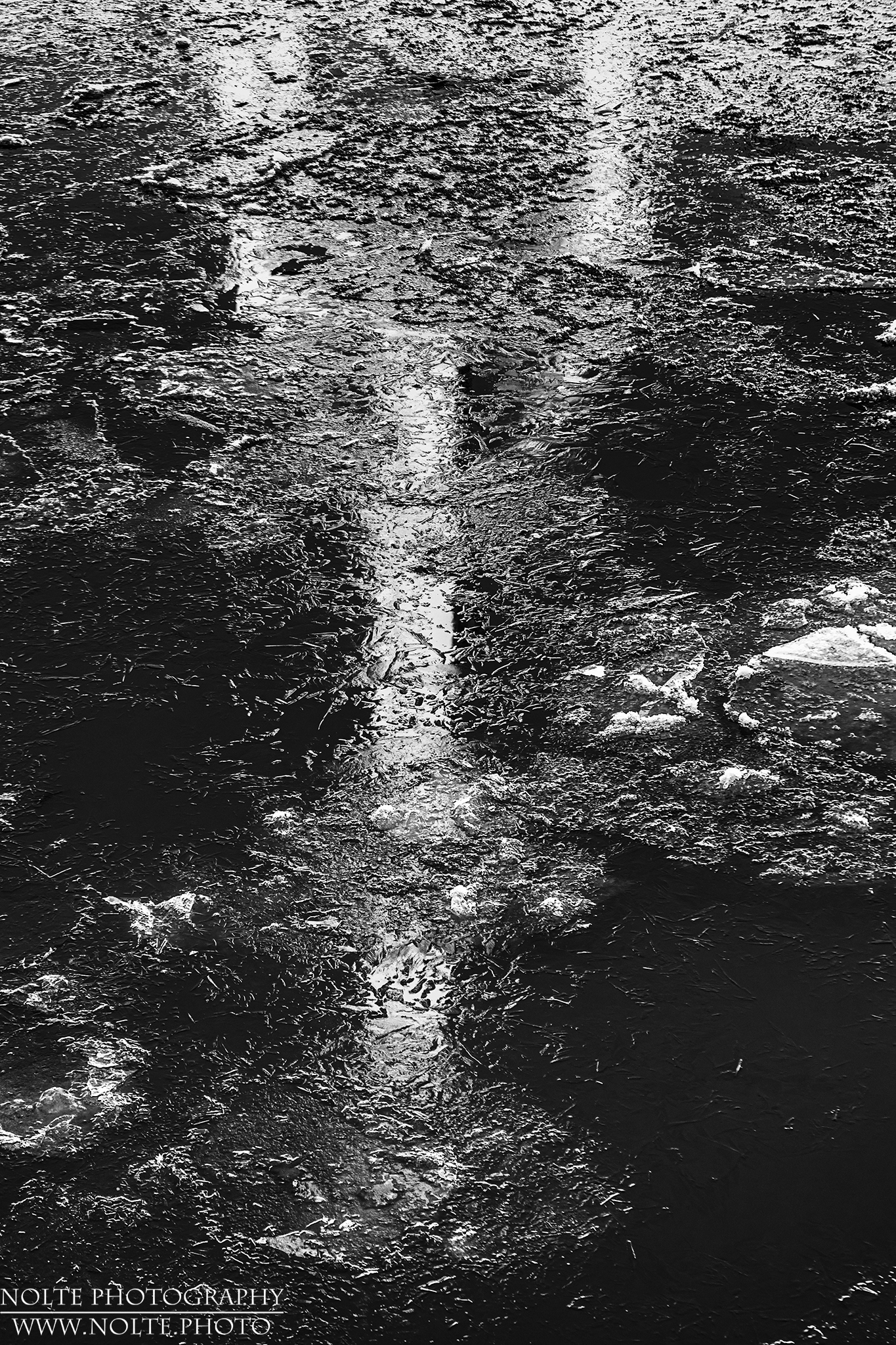 Hafenkran Abstrakt im Eis der Elbe