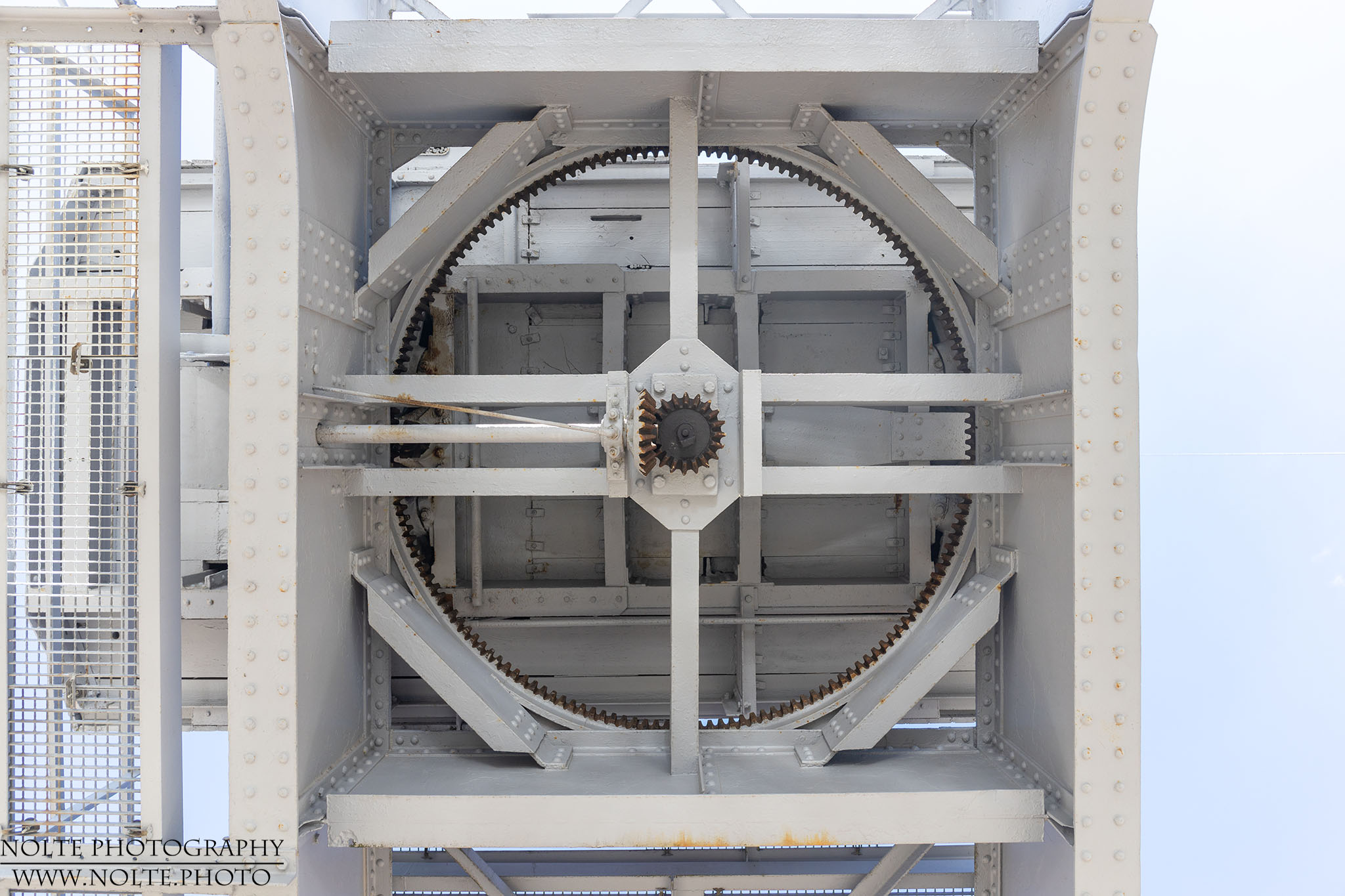 Drehkranz eines historischen Hafenkrans