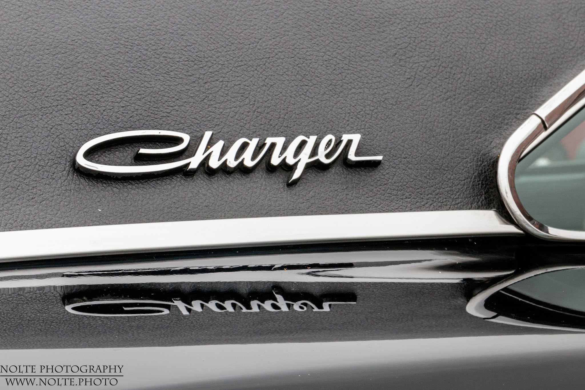 Charger-Logo an der C-Säule
