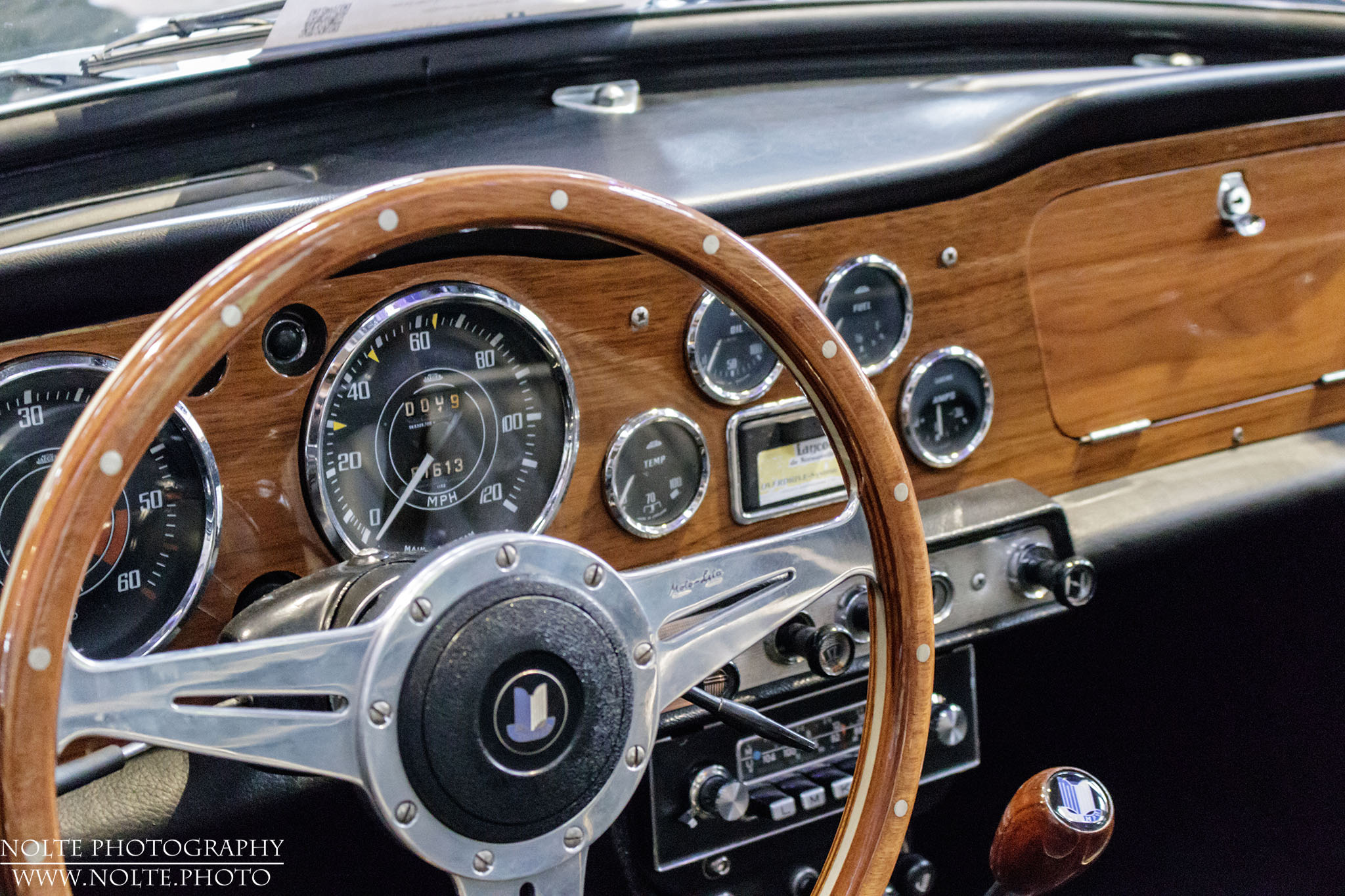 Cockpit eines 1963 Triumph TR4.