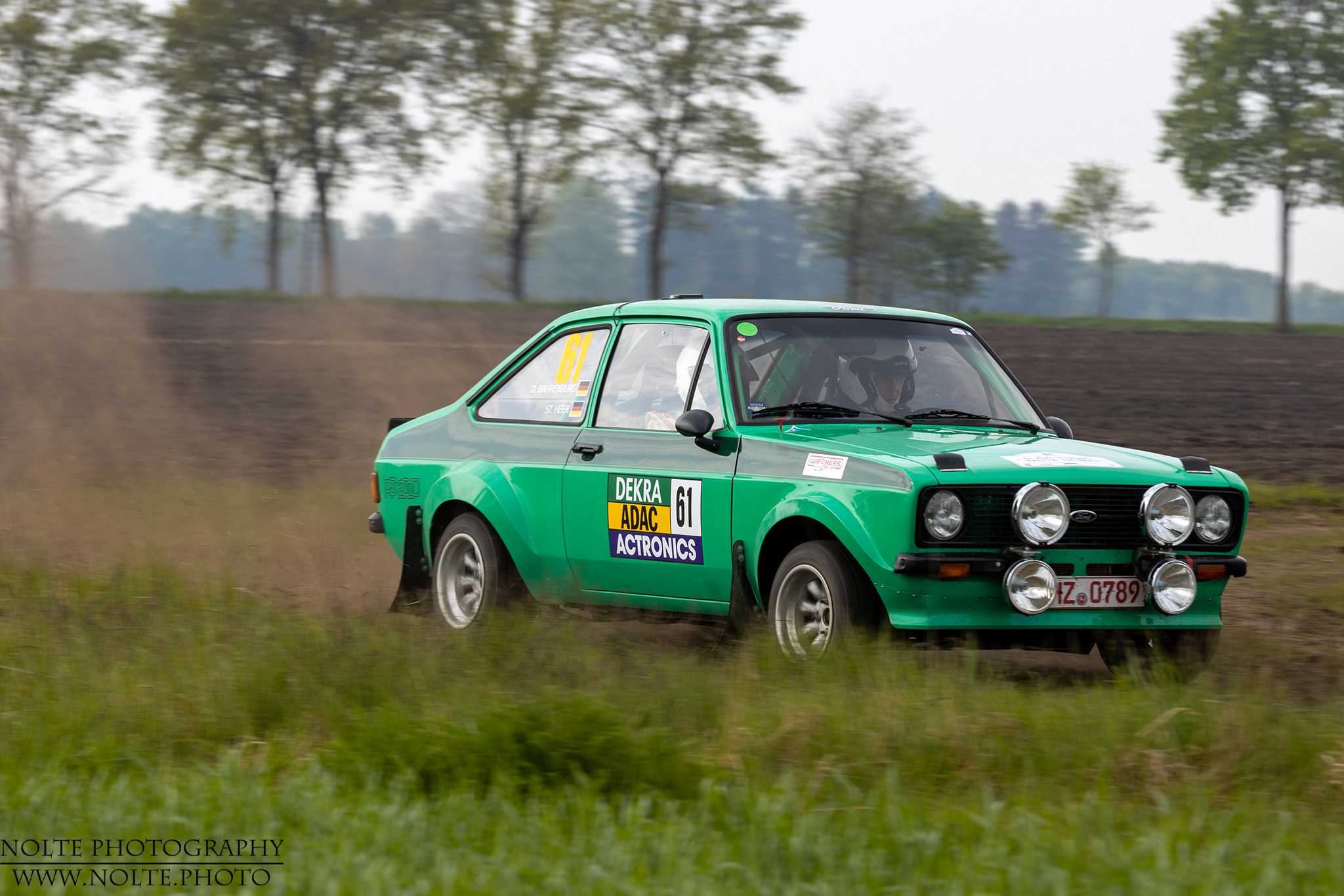 Ford Escort MkII auf einer Rallyestrecke