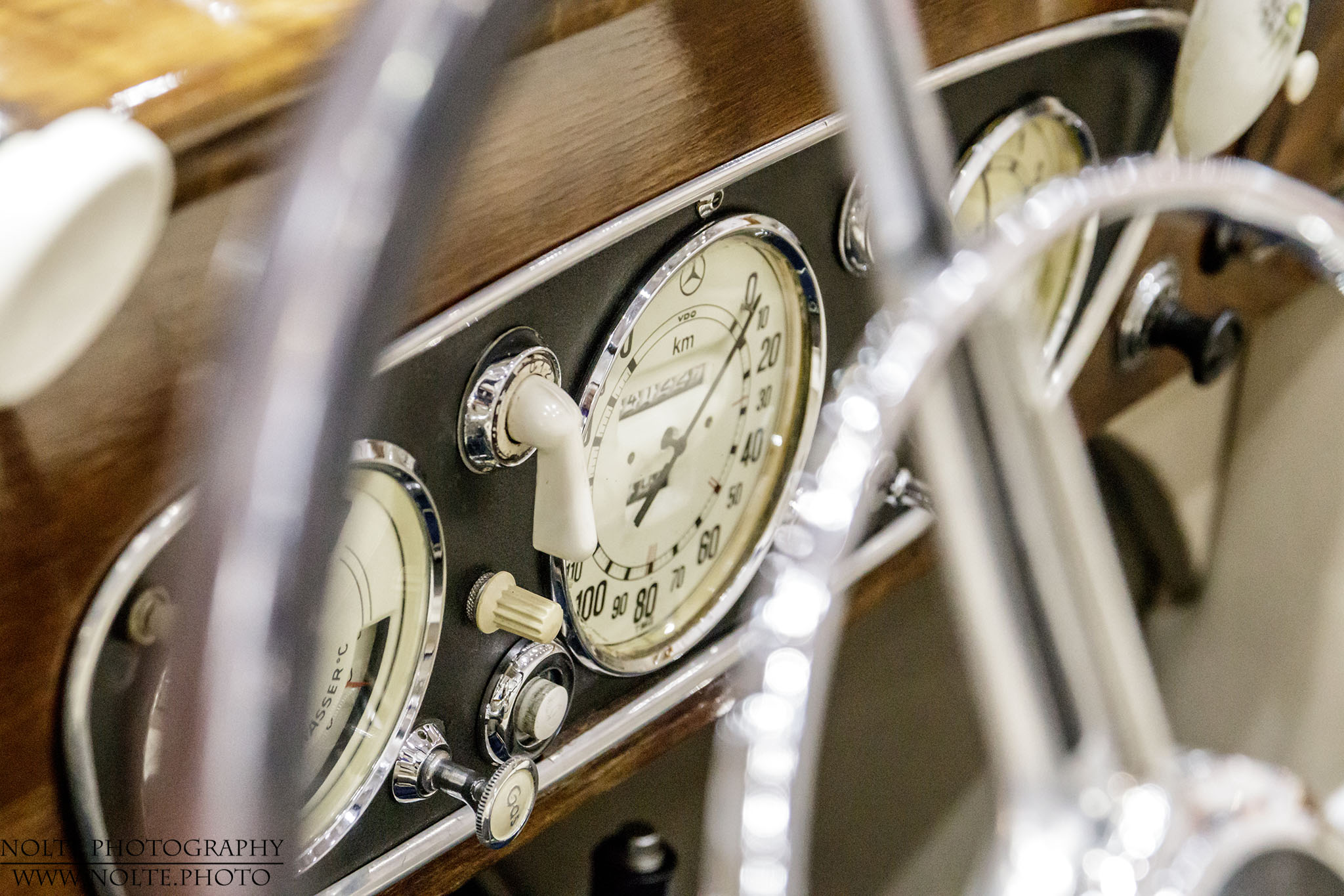 Tachoeinheit eines Mercedes Oldtimer