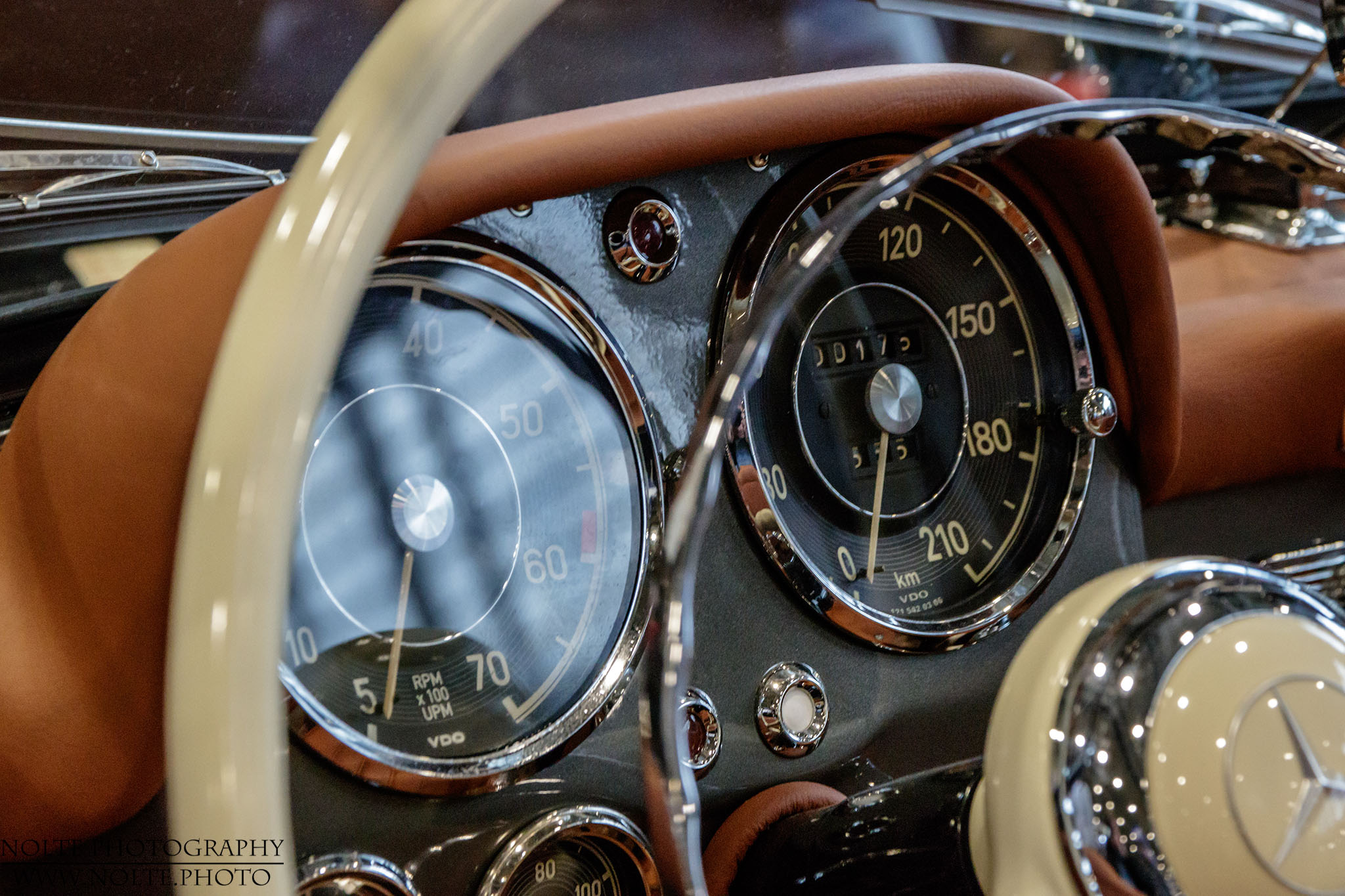 Tacho eines 1956er Mercedes 190 SL