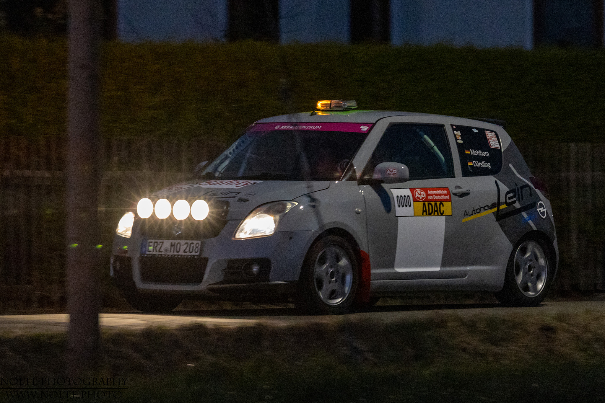 Suzuki Swift als Vorausfahrzeug der Sachsenrallye 2021