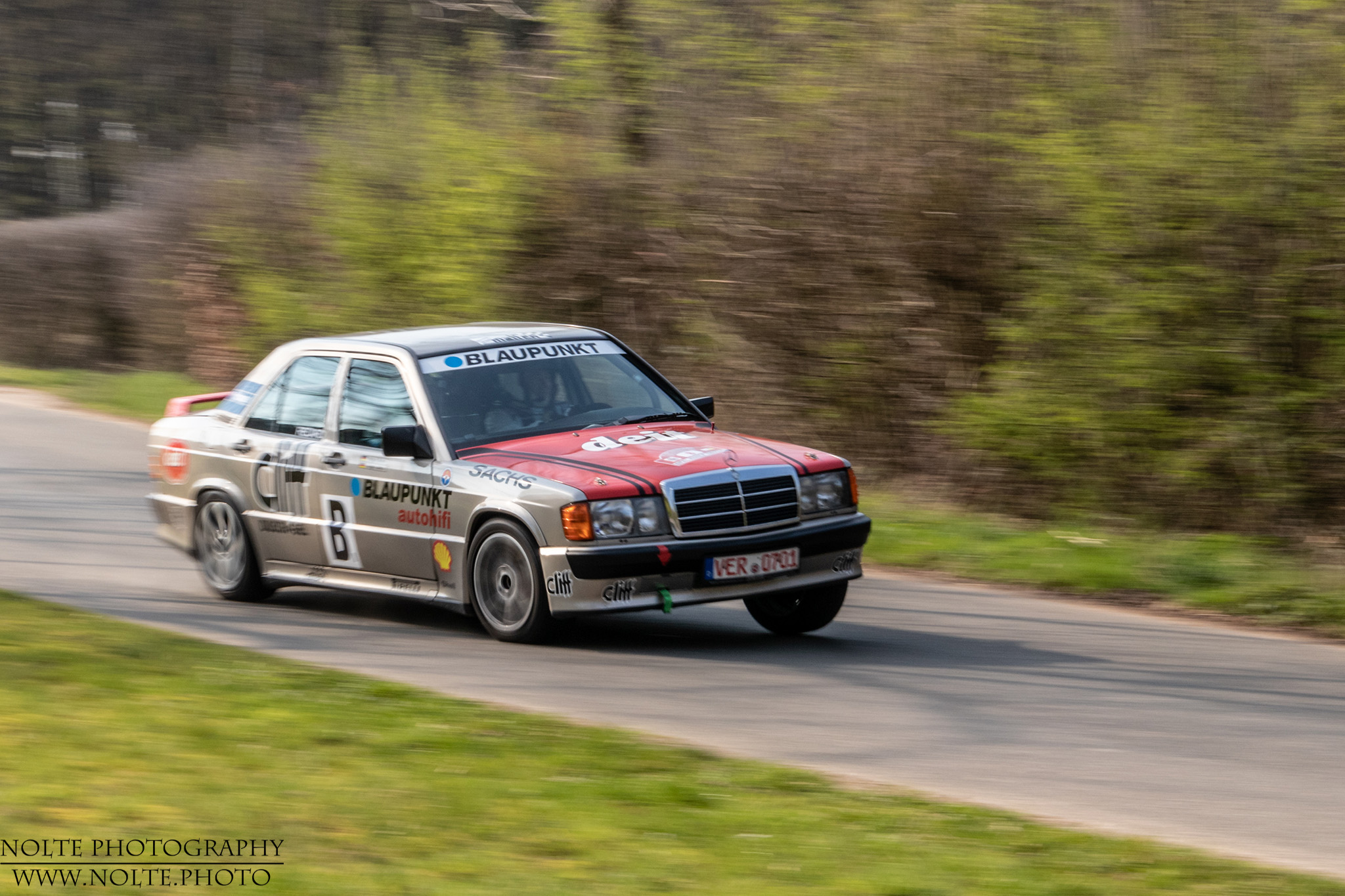 Hoch das Beinchen ;)