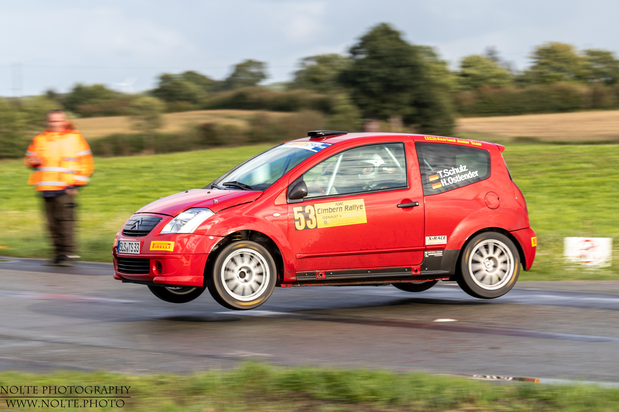 Auch Citroen-Kleinwagen können fliegen ;)