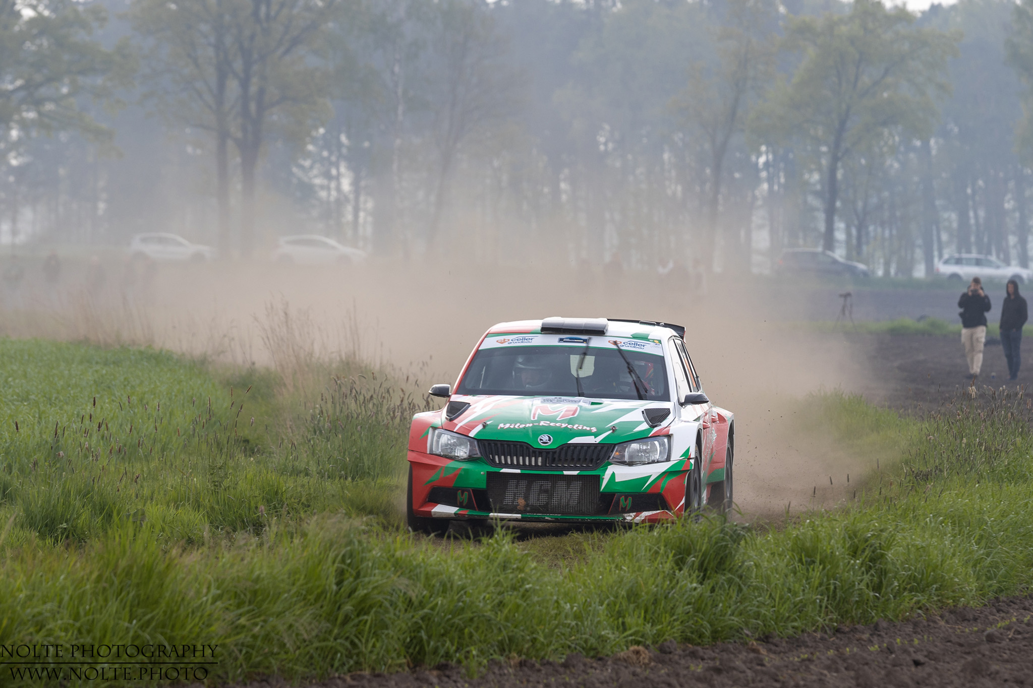 Skoda Fabia wirbelt mächtig Staub auf