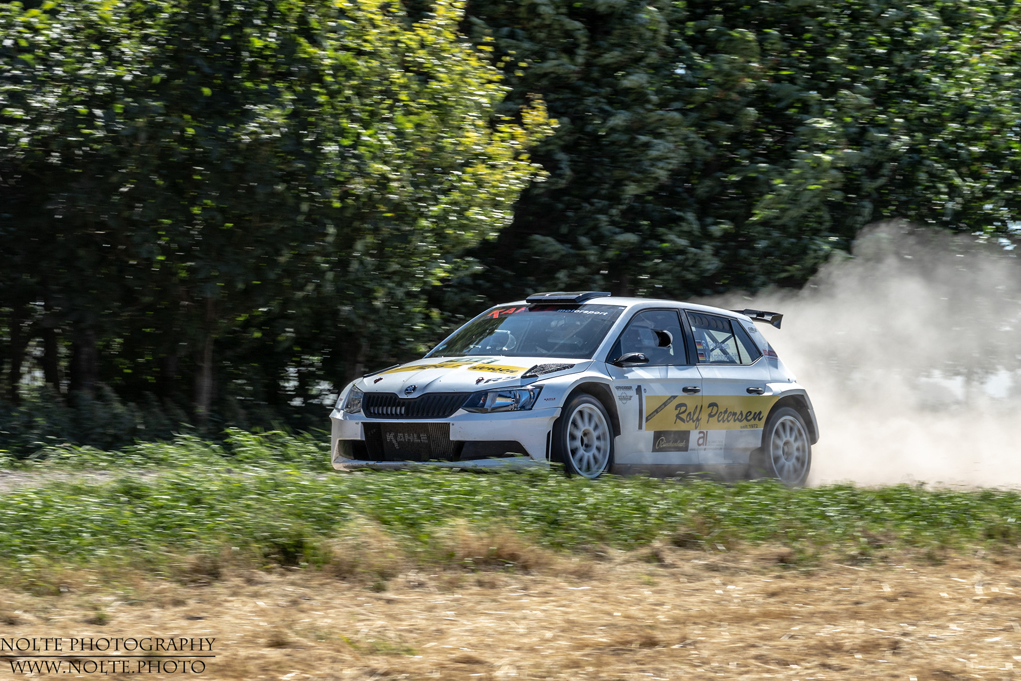 Modernes Rallyefahrzeug