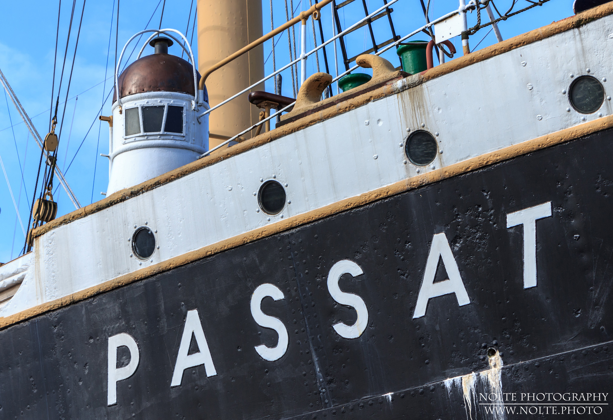 Naamenszugf und Decksaufbauten der Passat