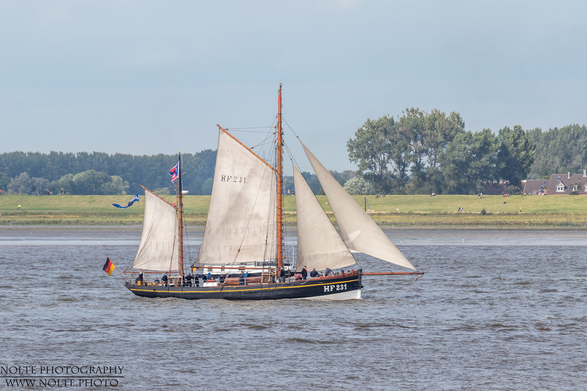 Historisches Segelboot auf der Elbe